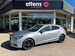Diamantsilber metallic Gebraucht 2018 Mazda 3 Exclusive Limousine | 15.890 € (Etwas zu teuer)