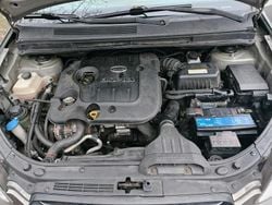 Grau Gebraucht 2007 Kia Carens Van / Kleinbus | 2.200 €