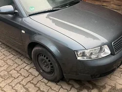 Grau Gebraucht 2001 Audi A4 Limousine | 1.399 € (Fairer Preis)