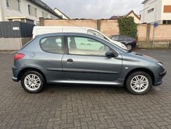 Grau Gebraucht 2006 Peugeot 206 Limousine | 1.350 € (Guter Preis)