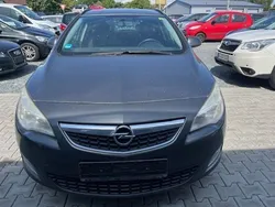 Grau Gebraucht 2011 Opel Astra Design Edition Kombi | 1.900 € (Guter Preis)