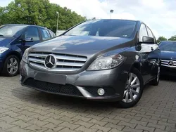 Grau Gebraucht 2012 Mercedes B180 Van / Kleinbus | 12.990 € (Guter Preis)