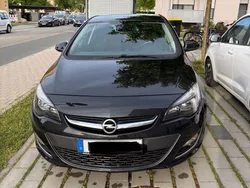 Schwarz Gebraucht 2012 Opel Astra Limousine | 5.300 € (Fairer Preis)