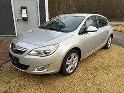 Argon silber/ice silver m2 Gebraucht 2011 Opel Astra Design Edition Limousine | 3.990 € (Fairer Preis)