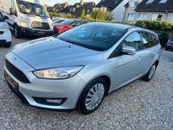 Grau Gebraucht 2016 Ford Focus Trend Limousine | 8.999 € (Fairer Preis)