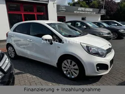 Weiß Gebraucht 2013 Kia Rio FIFA World Cup Edition Limousine | 4.400 € (Fairer Preis)
