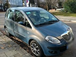 Grau Gebraucht 2005 Lancia Musa Van / Kleinbus | 1.850 € (Fairer Preis)