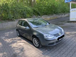 Grau Gebraucht 2005 VW Golf IV Kleinwagen | 1.000 € (Guter Preis)