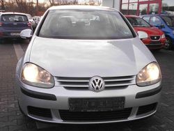 Grau Gebraucht 2004 VW Golf V Comfortline Limousine | 2.599 € (Fairer Preis)