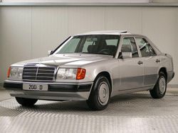 Silber Gebraucht 1991 Mercedes 200 Limousine | 22.950 €