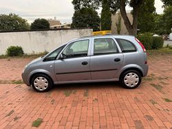 Grau Gebraucht 2004 Opel Meriva Cosmo Van / Kleinbus | 2.450 € (Fairer Preis)