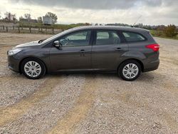Grau Gebraucht 2017 Ford Focus Kombi | 10.390 € (Fairer Preis)