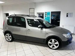 Beige Gebraucht 2014 Skoda Roomster Scout Plus Edition Kombi | 9.999 € (Teuer)