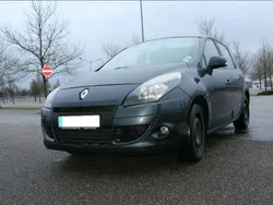 Blau Gebraucht 2010 Renault Scénic III Van / Kleinbus | 1.800 € (Teuer)