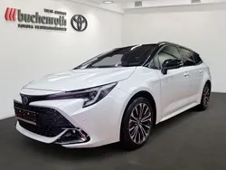 Platinumweiß perleffekt, dach schwarz Gebraucht 2024 Toyota Corolla Sport Kombi | 32.790 € (Teuer)