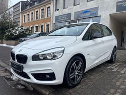 Weiß Gebraucht 2016 BMW 216 Active Tourer Sport Line Van / Kleinbus | 7.850 € (Superpreis)