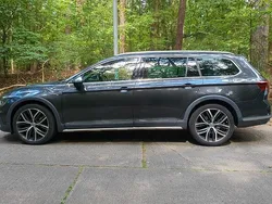 Grau Gebraucht 2019 VW Passat Alltrack Kombi | 25.490 € (Fairer Preis)