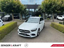 Weiß Gebraucht 2024 Mercedes B180 AMG Van / Kleinbus | 31.480 € (Fairer Preis)