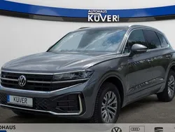 Grau Gebraucht 2024 VW Touareg R-line SUV | 69.850 € (Guter Preis)