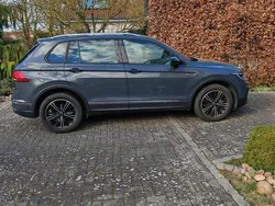 Grau Gebraucht 2023 VW Tiguan Active SUV | 25.999 € (Superpreis)