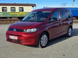Rot Gebraucht 2021 VW Caddy Van / Kleinbus | 23.500 € (Etwas zu teuer)