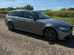 Grau Gebraucht 2012 BMW 330 Kombi | 10.250 €