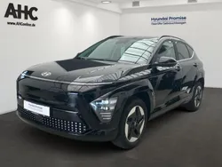 Schwarz abyss black / mic Gebraucht 2024 Hyundai Kona Trend SUV | 29.900 € (Superpreis)
