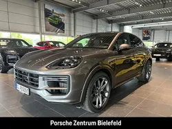 Grau Gebraucht 2025 Porsche Cayenne Turbo E-Hybrid SUV | 189.900 €