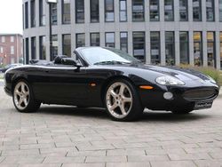 Black metallic Gebraucht 2001 Jaguar XKR Cabrio | 29.995 € (Teuer)
