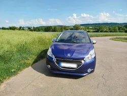 Blau Gebraucht 2012 Peugeot 208 Allure Kleinwagen | 4.300 € (Teuer)