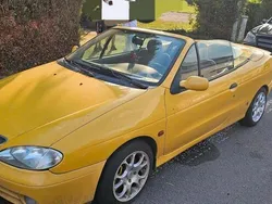 Gelb Gebraucht 2002 Renault Mégane Cabriolet Cabrio | 2.699 €