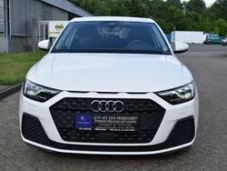 Weiß Gebraucht 2022 Audi A1 Sportback Comfort Kleinwagen | 19.889 € (Guter Preis)