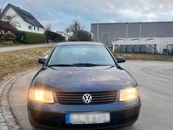 Blau Gebraucht 2000 VW Passat Limousine | 900 € (Guter Preis)