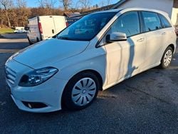 Weiß Gebraucht 2013 Mercedes B200 Van / Kleinbus | 7.800 € (Superpreis)