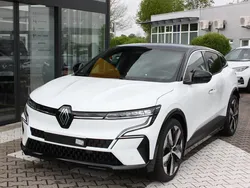 Weiß Gebraucht 2022 Renault Mégane Evolution Kleinwagen | 33.530 € (Teuer)