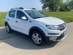 Weiß Gebraucht 2015 Dacia Sandero Stepway Kleinwagen | 5.999 € (Guter Preis)