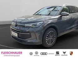 Grau Gebraucht 2024 VW Tiguan Life SUV | 34.440 € (Fairer Preis)