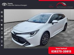 Platinumweiss perleffekt Gebraucht 2022 Toyota Corolla Team Kombi | 24.980 € (Fairer Preis)