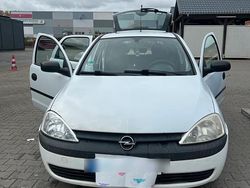 Weiß Gebraucht 2001 Opel Corsa Kleinwagen | 1.550 € (Fairer Preis)