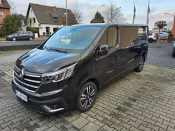 Tenebroschwarz Gebraucht 2023 Renault Trafic Van | 49.890 € (Teuer)