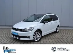 Weiß (pure white) Gebraucht 2024 VW Touran Highline Van / Kleinbus | 37.436 € (Etwas zu teuer)