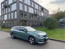 Grün Gebraucht 2024 VW Passat Pro Limousine | 29.470 € (Superpreis)