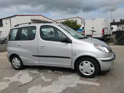 Silber Gebraucht 2002 Toyota Yaris Verso Van / Kleinbus | 1.800 € (Fairer Preis)