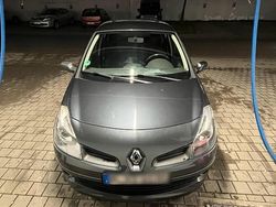 Grau Gebraucht 2008 Renault Clio II Kleinwagen | 2.800 €