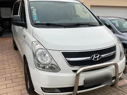 Weiß Gebraucht 2011 Hyundai H-1 Premium Van / Kleinbus | 12.500 € (Etwas zu teuer)