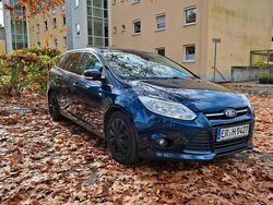 Blau Gebraucht 2011 Ford Focus Kombi | 3.399 €