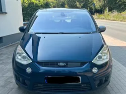 Blau Gebraucht 2010 Ford S-MAX Titanium Van / Kleinbus | 2.400 €