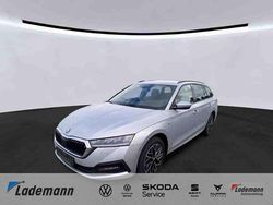 Brilliantsilber Gebraucht 2022 Skoda Octavia Clever Kombi | 22.229 € (Fairer Preis)
