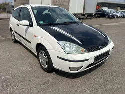Weiß Gebraucht 2002 Ford Focus Futura Limousine | 1.345 € (Fairer Preis)