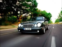 Blau Gebraucht 1996 Mercedes E280 Elegance Limousine | 9.500 €